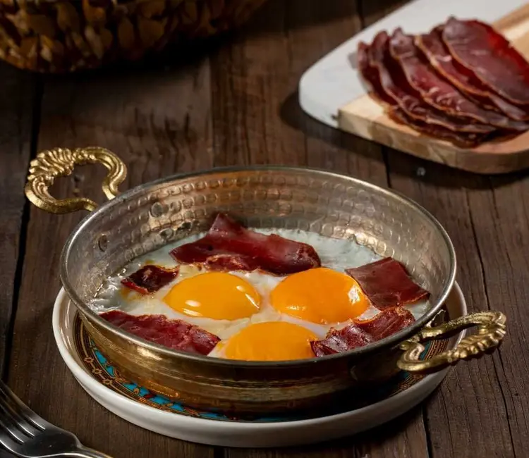 Pastırmalı Yumurta Tarifi - Geleneksel Lezzet