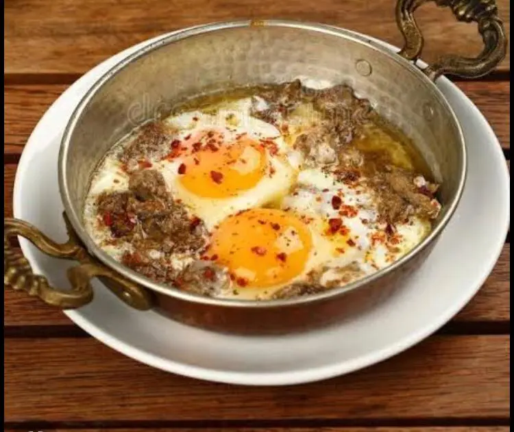 Sahanda Kavurmalı Yumurta